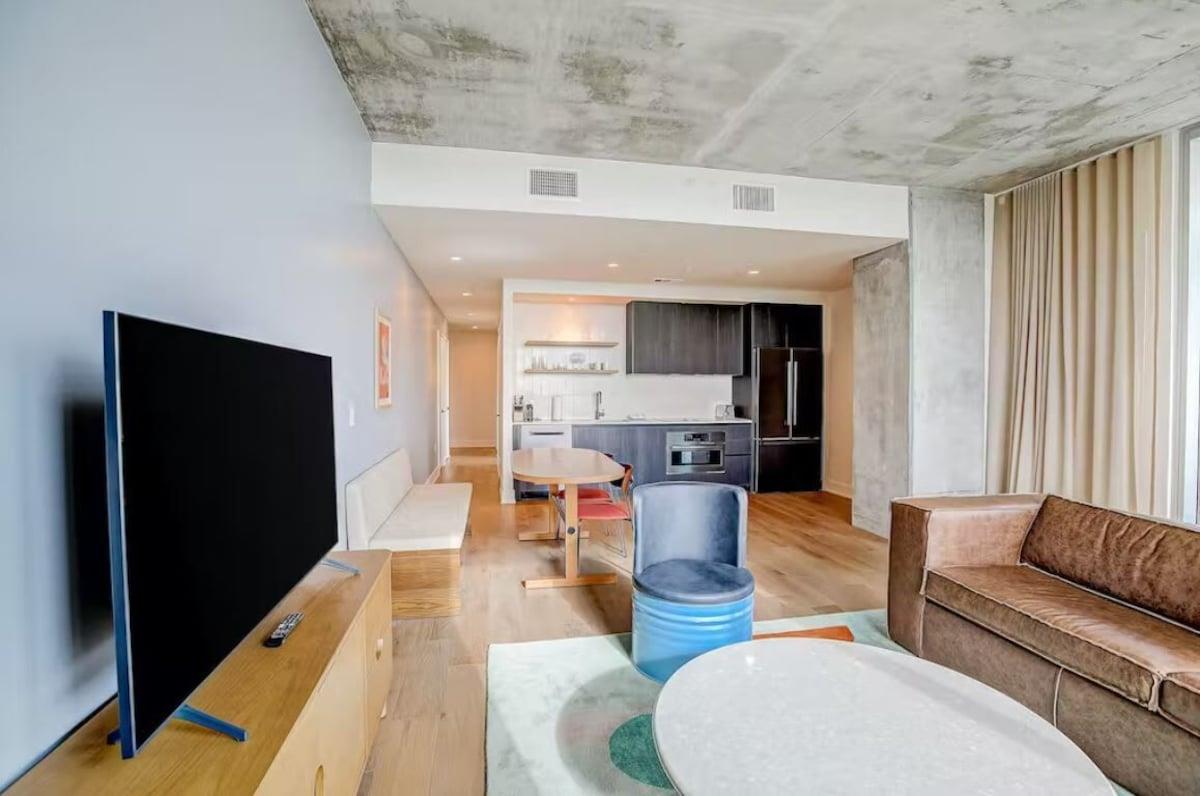 48 East Avenue Austin TX 78701