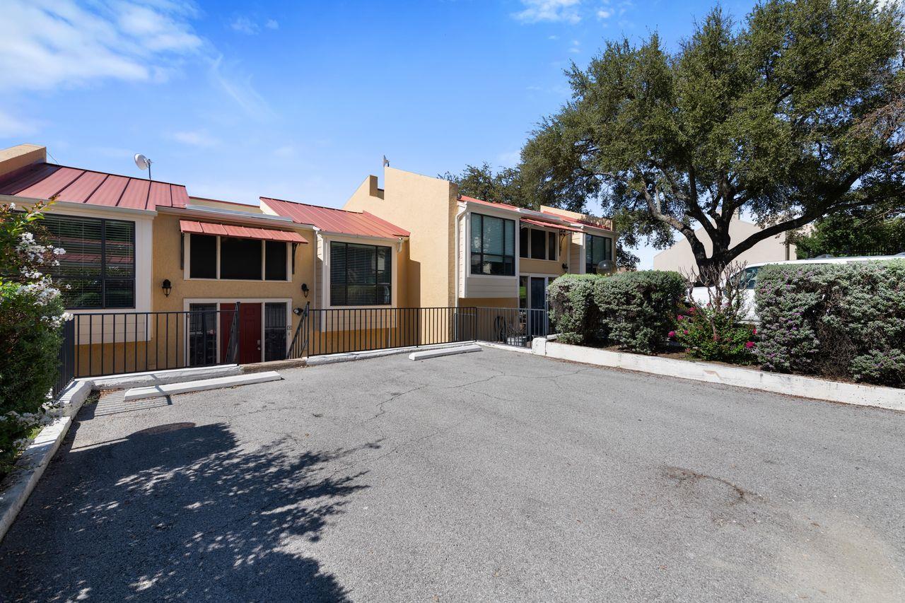 402 Hi Stirrup Horseshoe Bay TX 78657