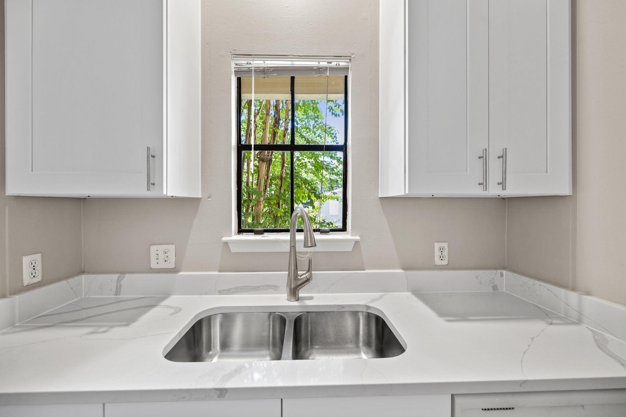 712 Graham Place Austin TX 78705
