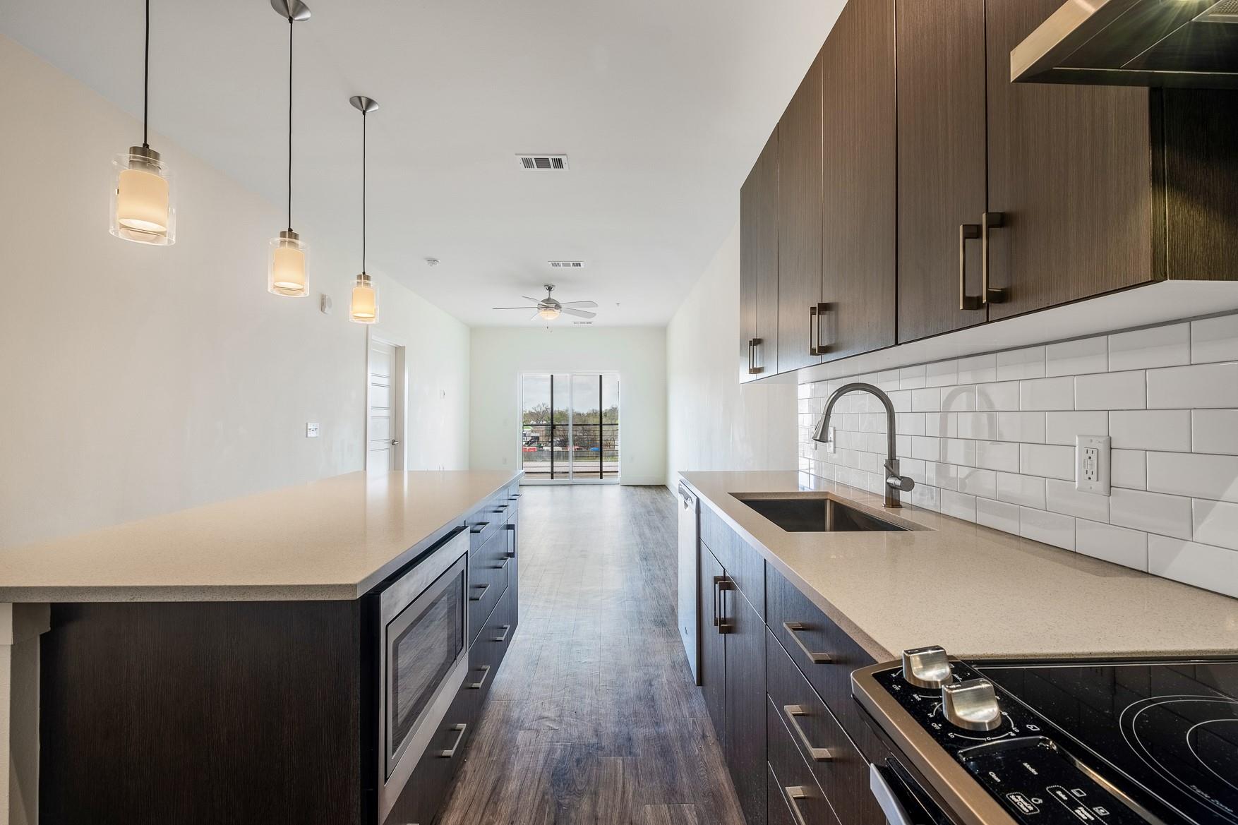 Austin TX, 6444 Burnet Road, Unit 207