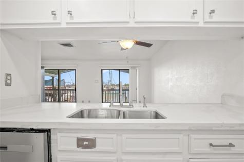 318 W Cotter Avenue Port Aransas TX 78373