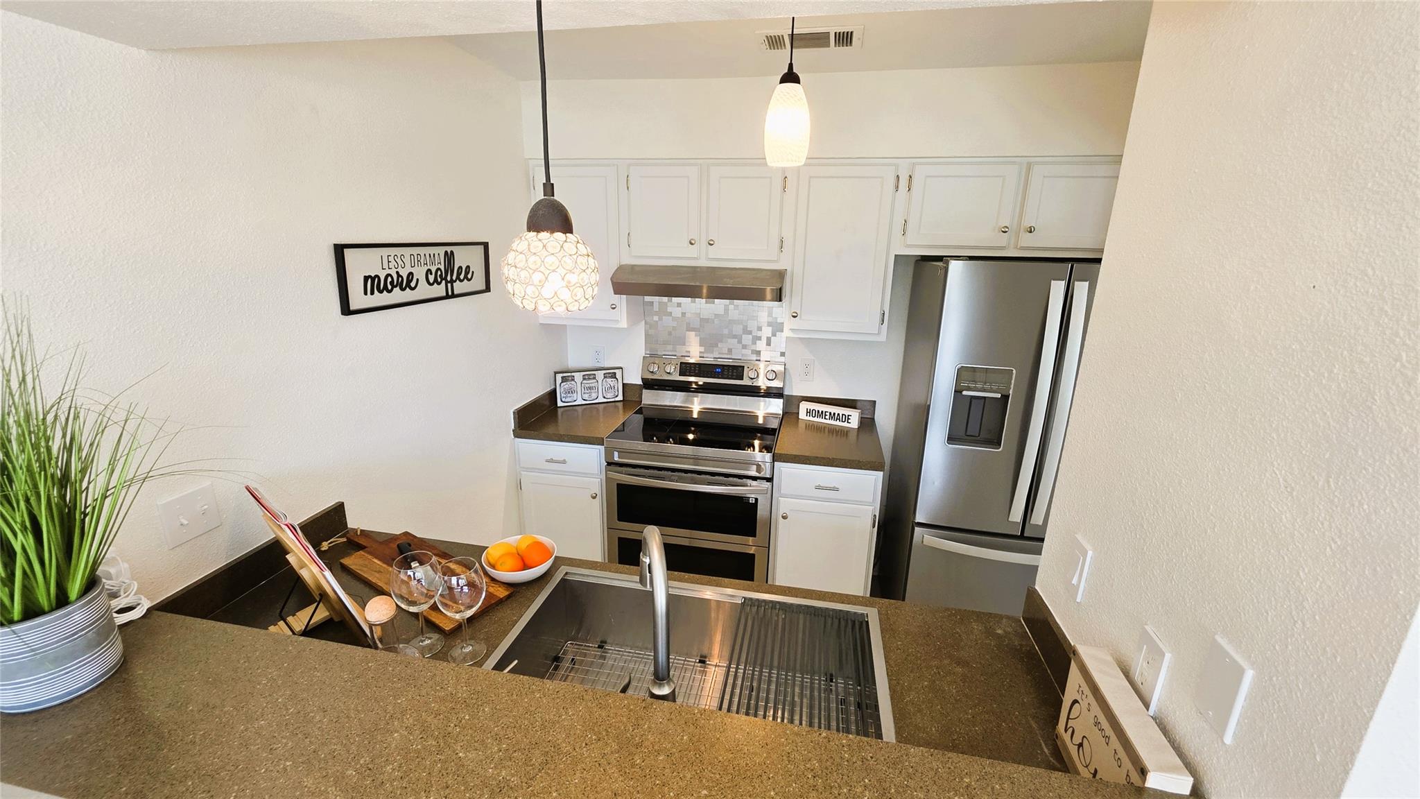 6810 Deatonhill Drive Austin TX 78745
