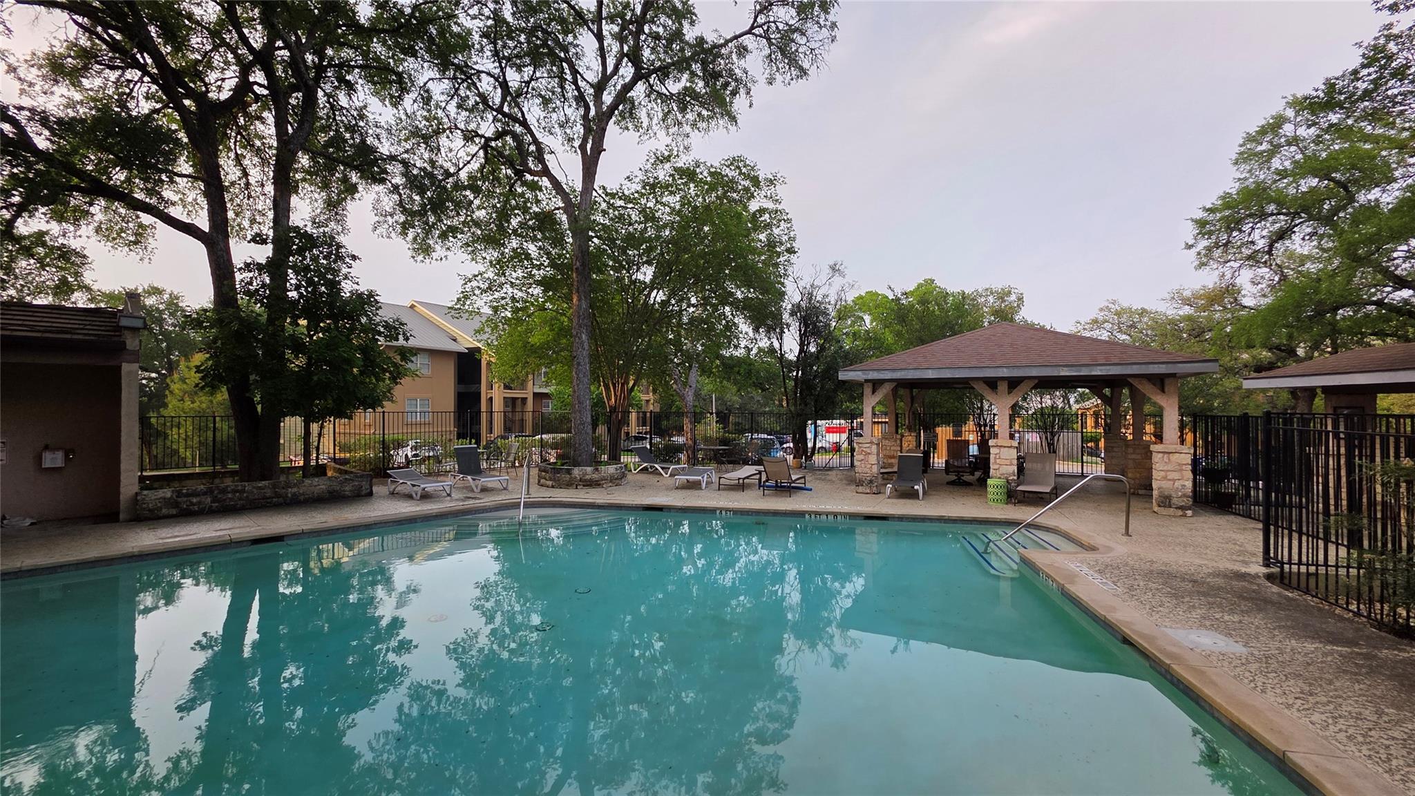 6810 Deatonhill Drive Austin TX 78745