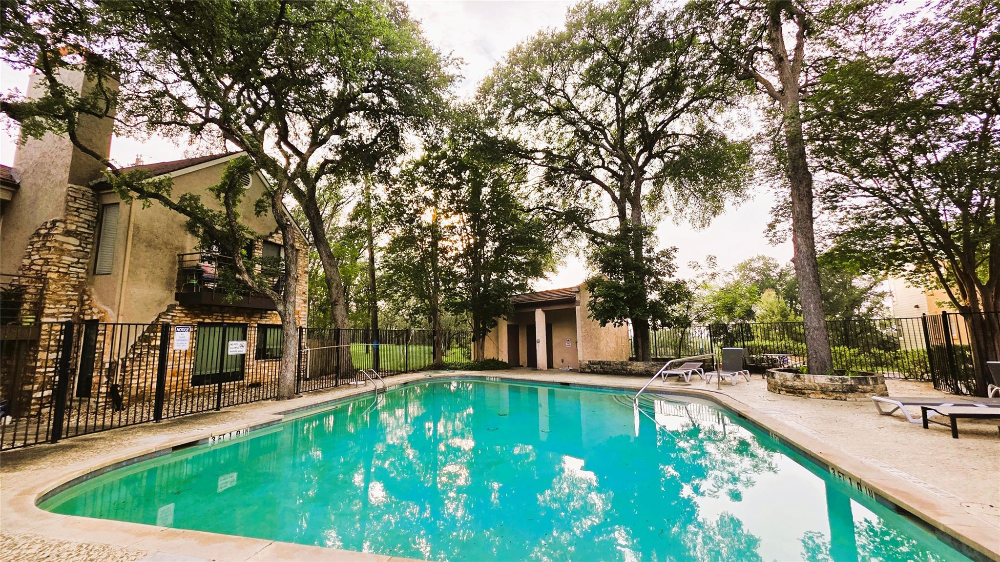 6810 Deatonhill Drive Austin TX 78745