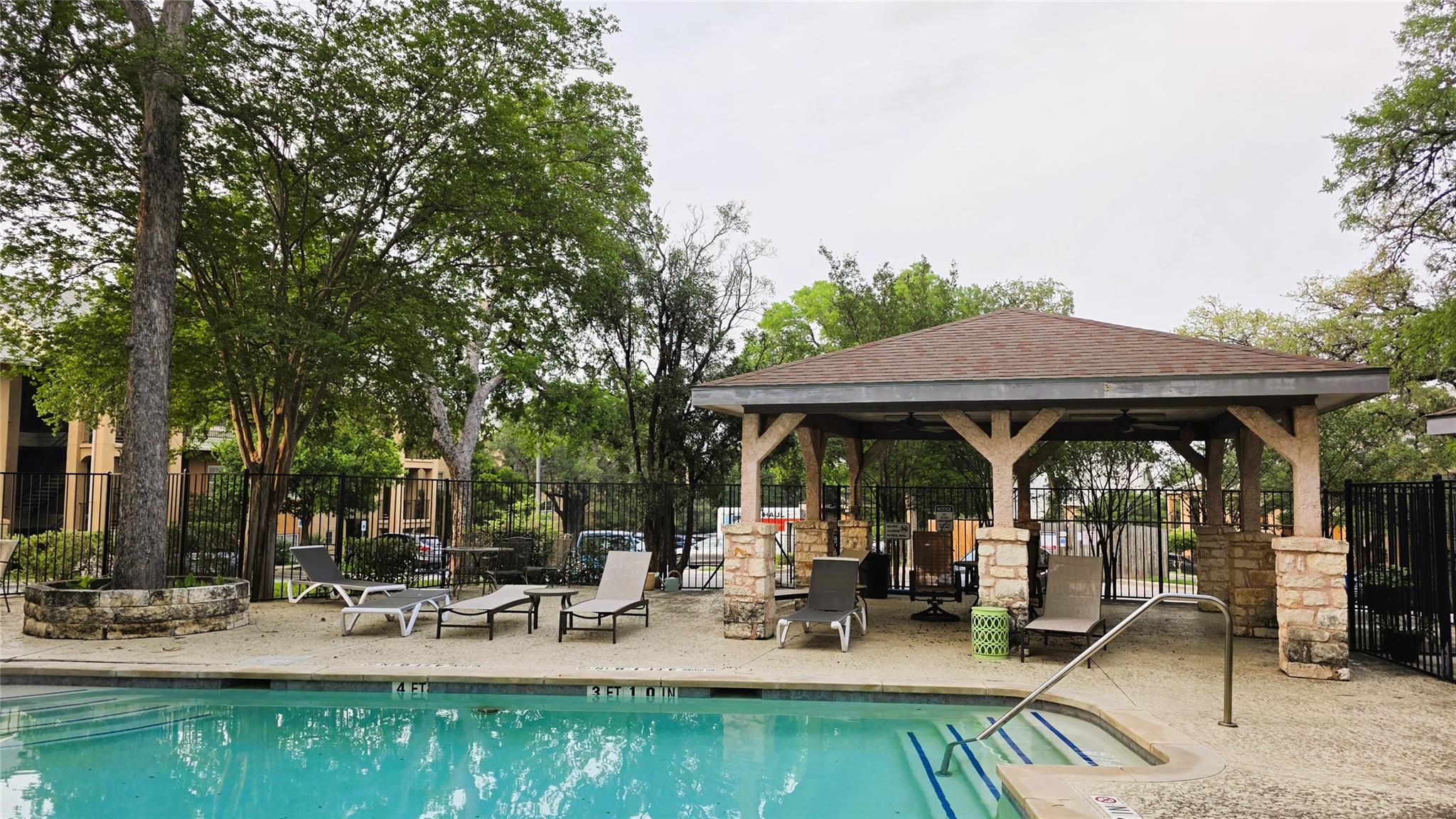 6810 Deatonhill Drive Austin TX 78745