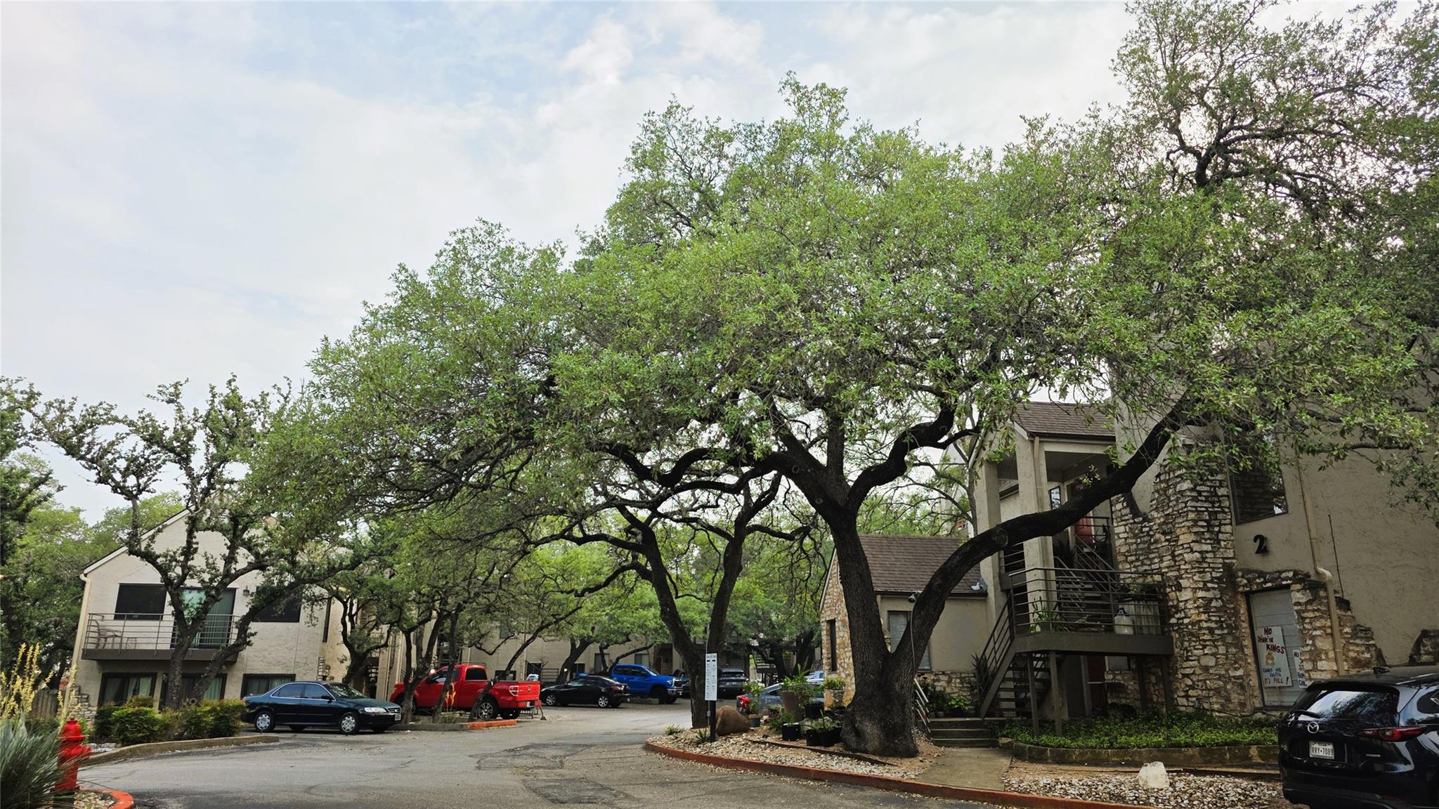 6810 Deatonhill Drive Austin TX 78745