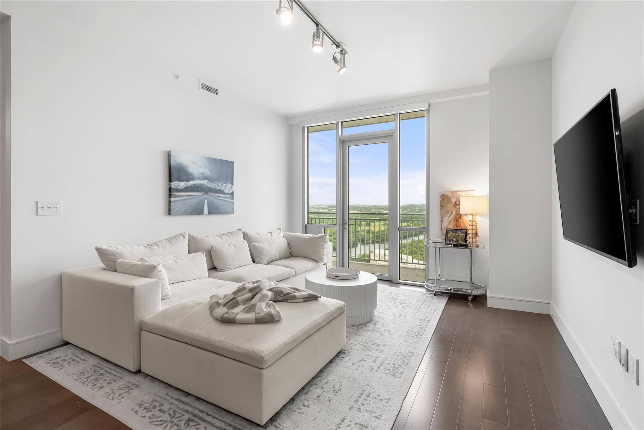 222 West Avenue Austin TX 78701