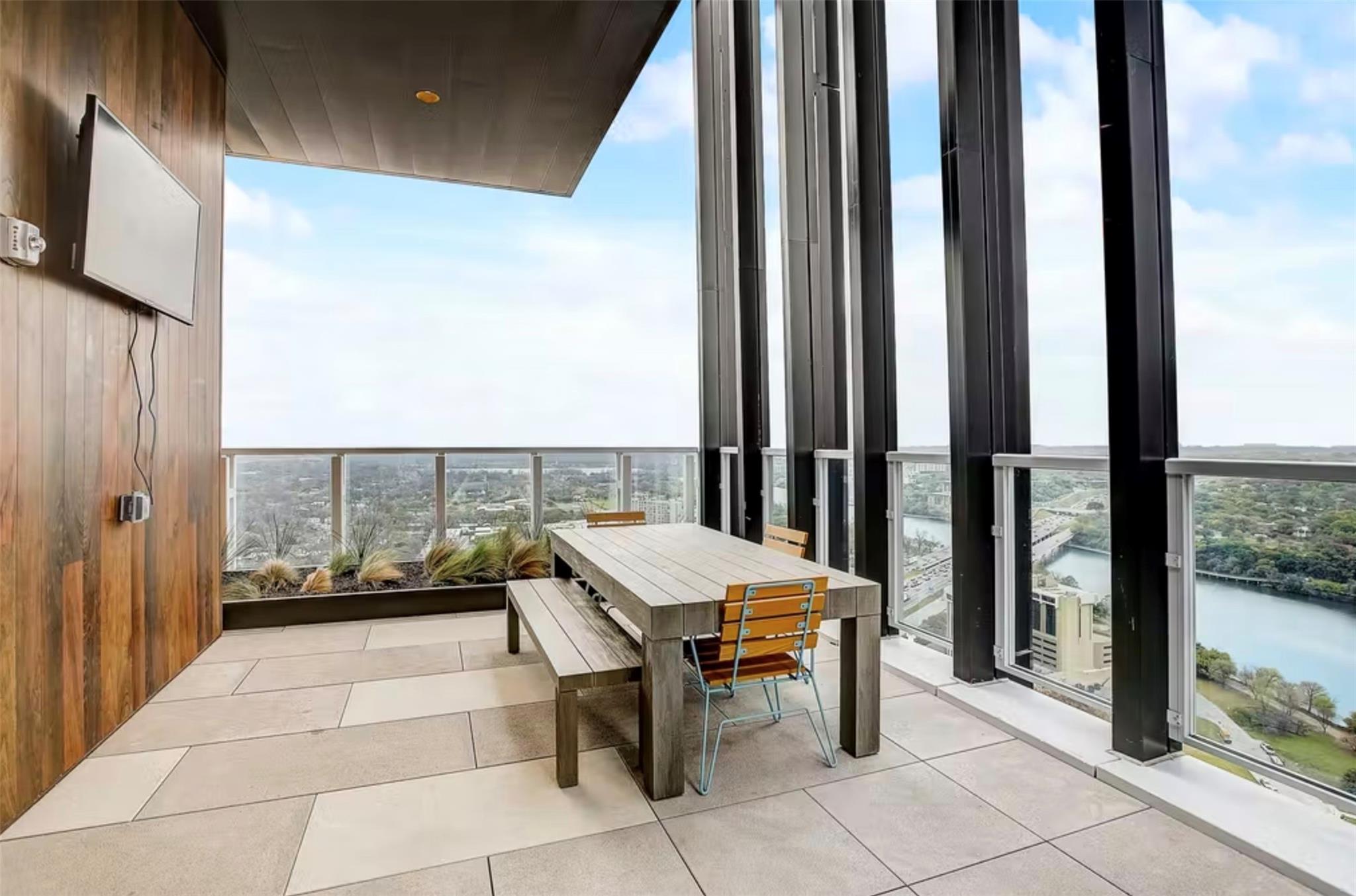 48 East Avenue Austin TX 78701