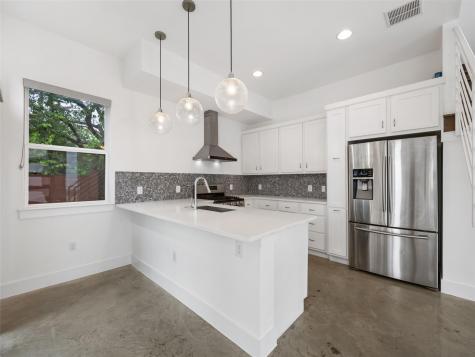 513 W Croslin Street Austin TX 78752