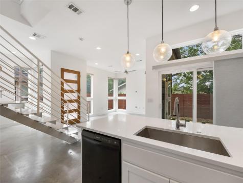 513 W Croslin Street Austin TX 78752