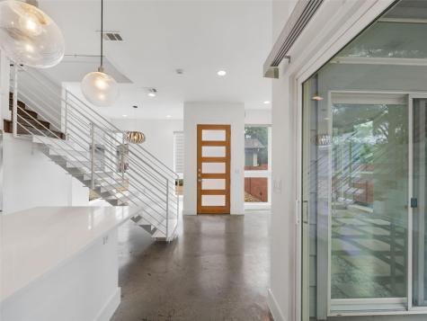 513 W Croslin Street Austin TX 78752