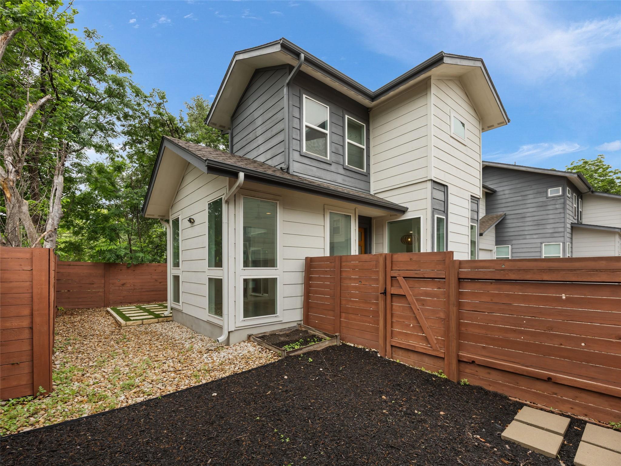 513 W Croslin Street Austin TX 78752