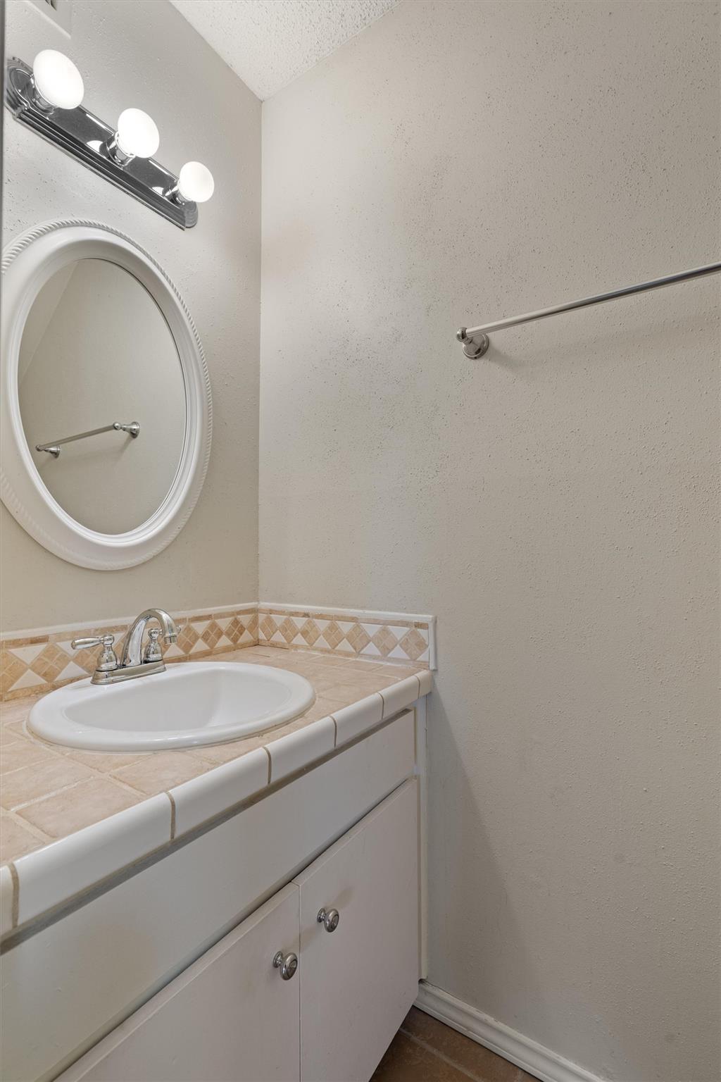 6718 Silvermine Drive Austin TX 78736