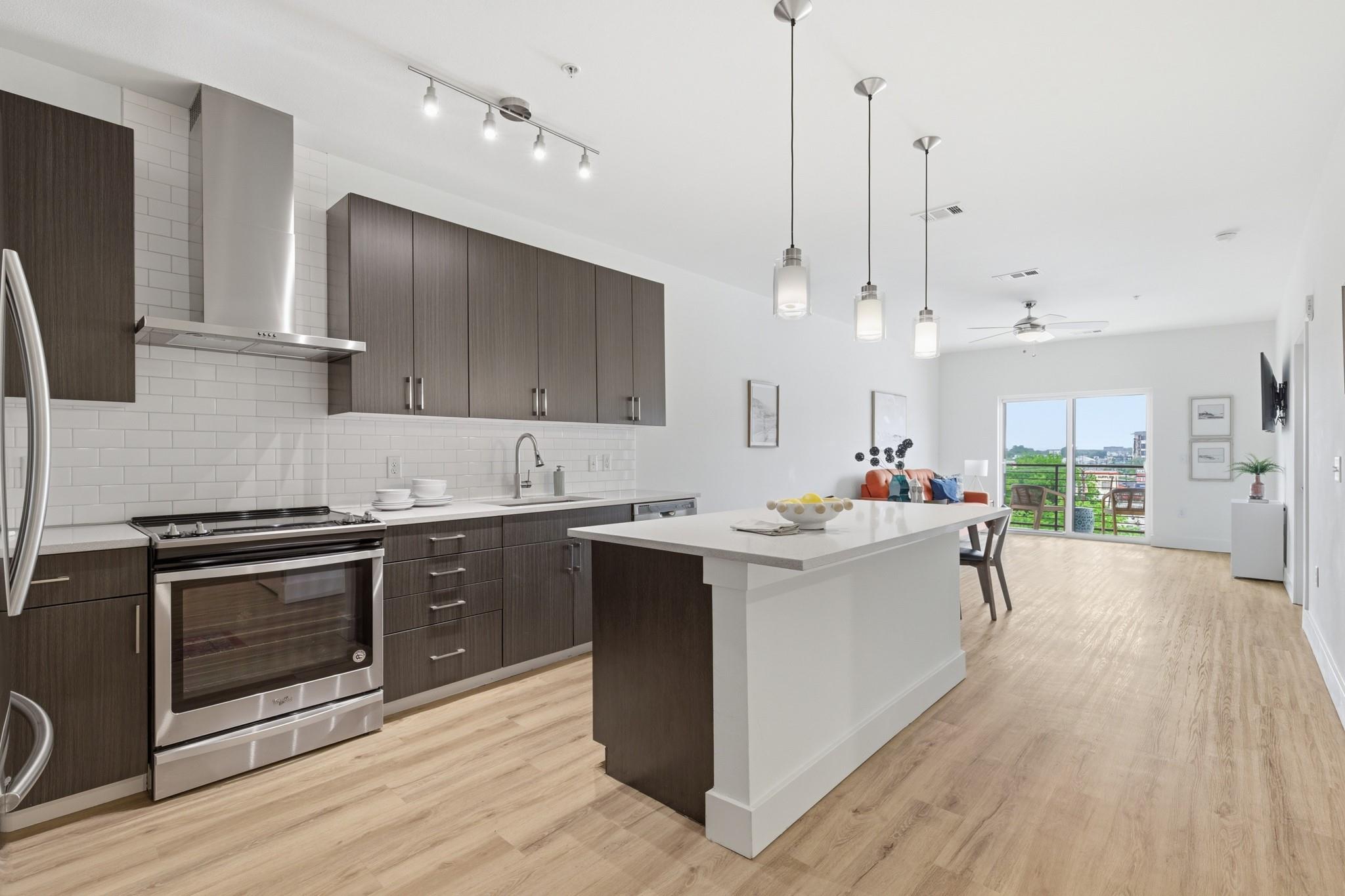 Austin TX, 6444 Burnet Road, Unit 403