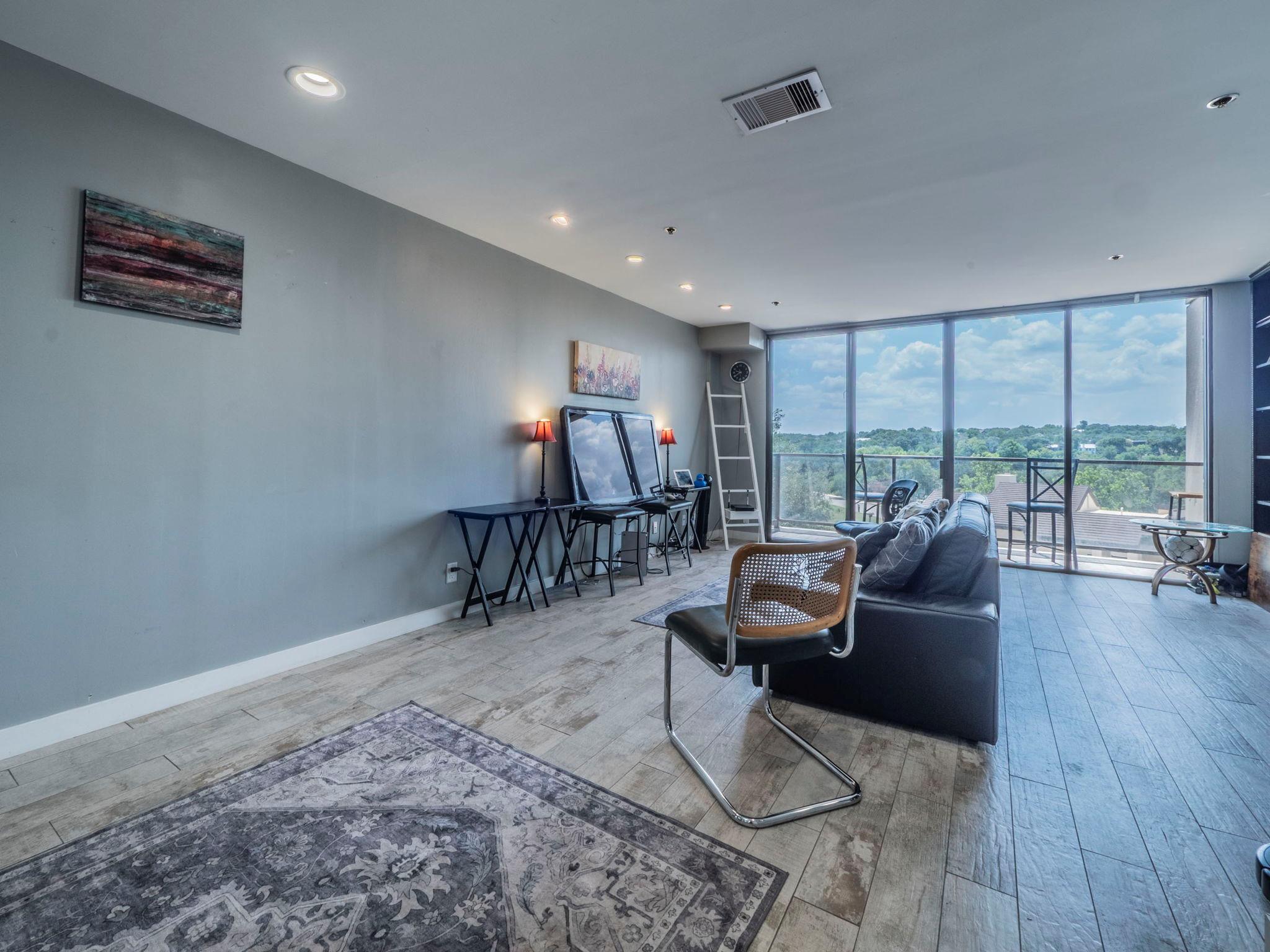 40 N Interstate 35 Highway Austin TX 78701
