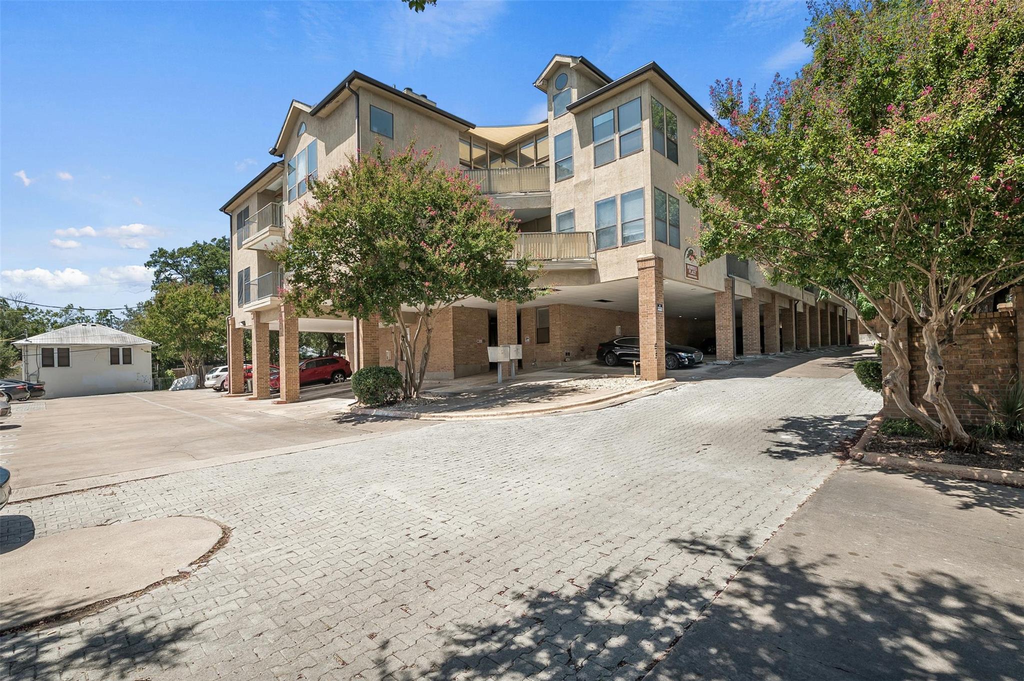 1910 Robbins Place Austin TX 78705