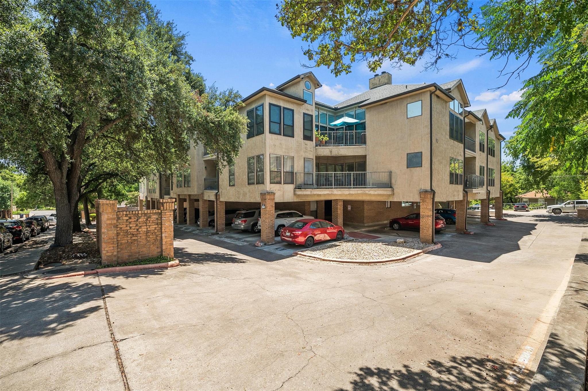1910 Robbins Place Austin TX 78705