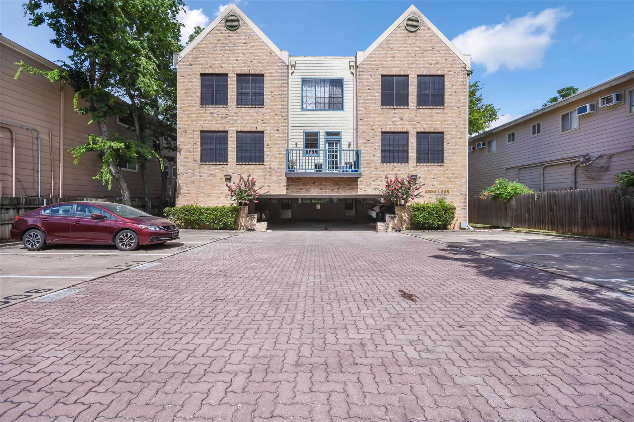 2300 Leon Street Austin TX 78705