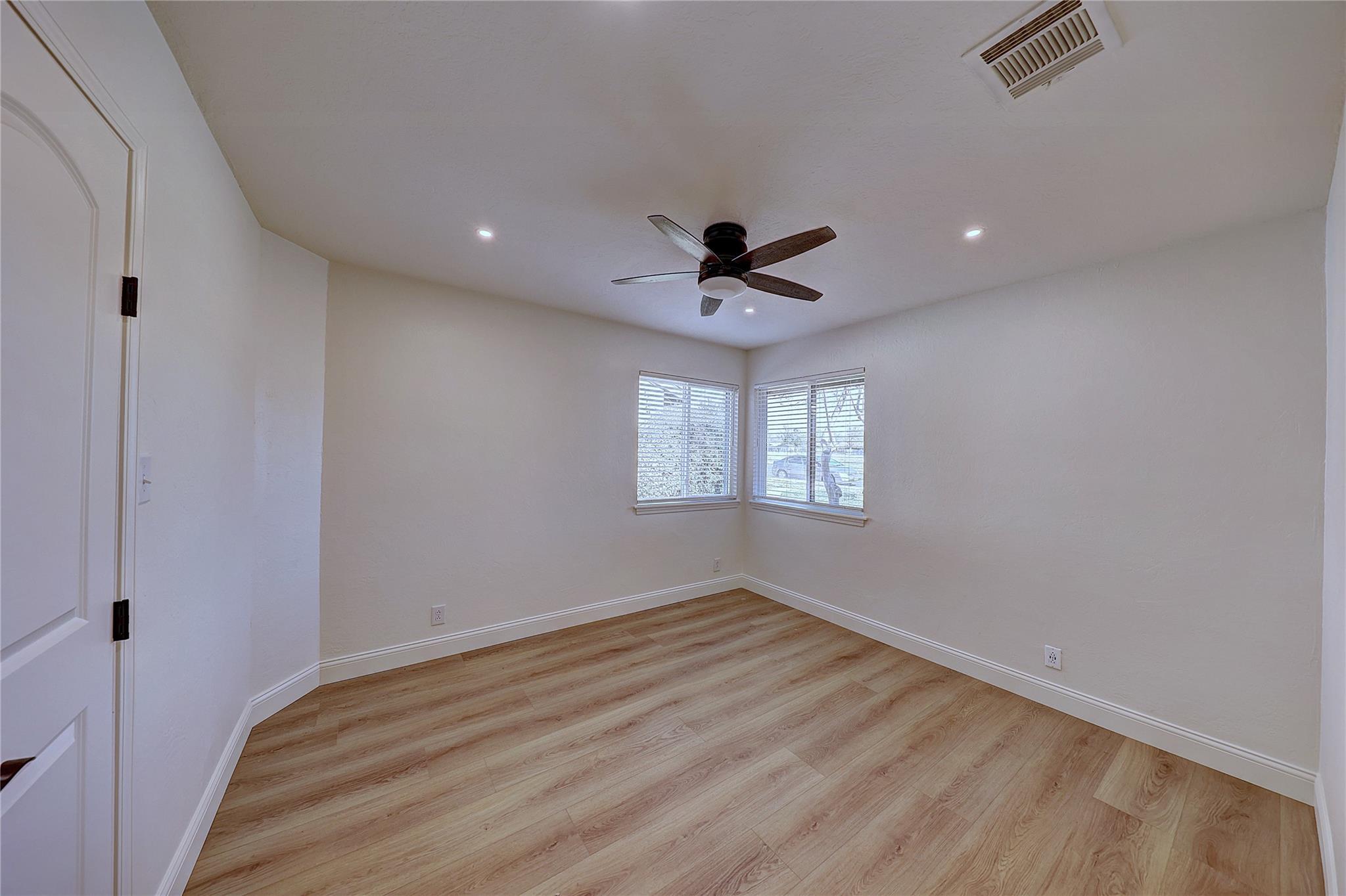 11112 #B Parkfield Drive Austin TX 78758