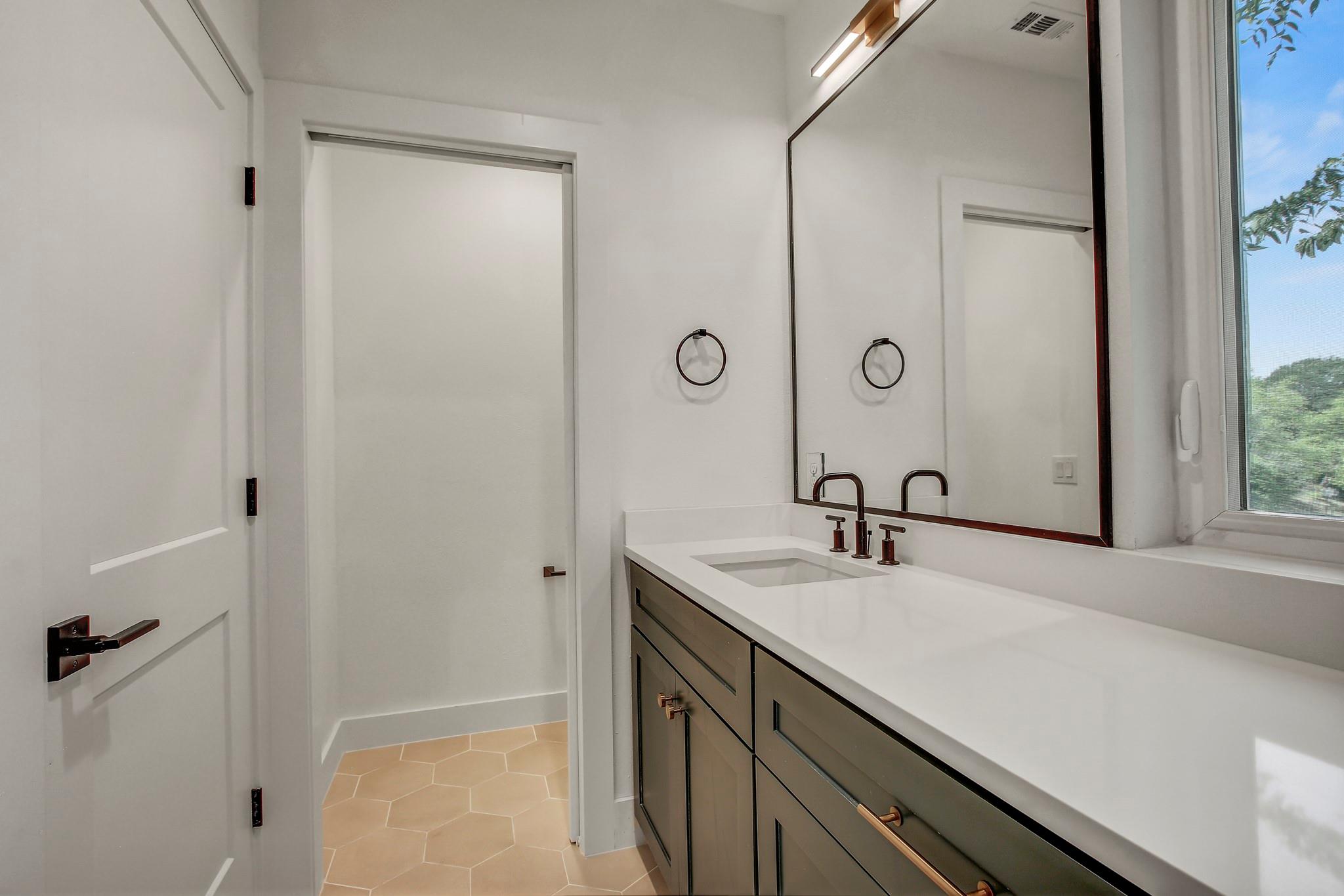 4127 E 12th Street Austin TX 78721