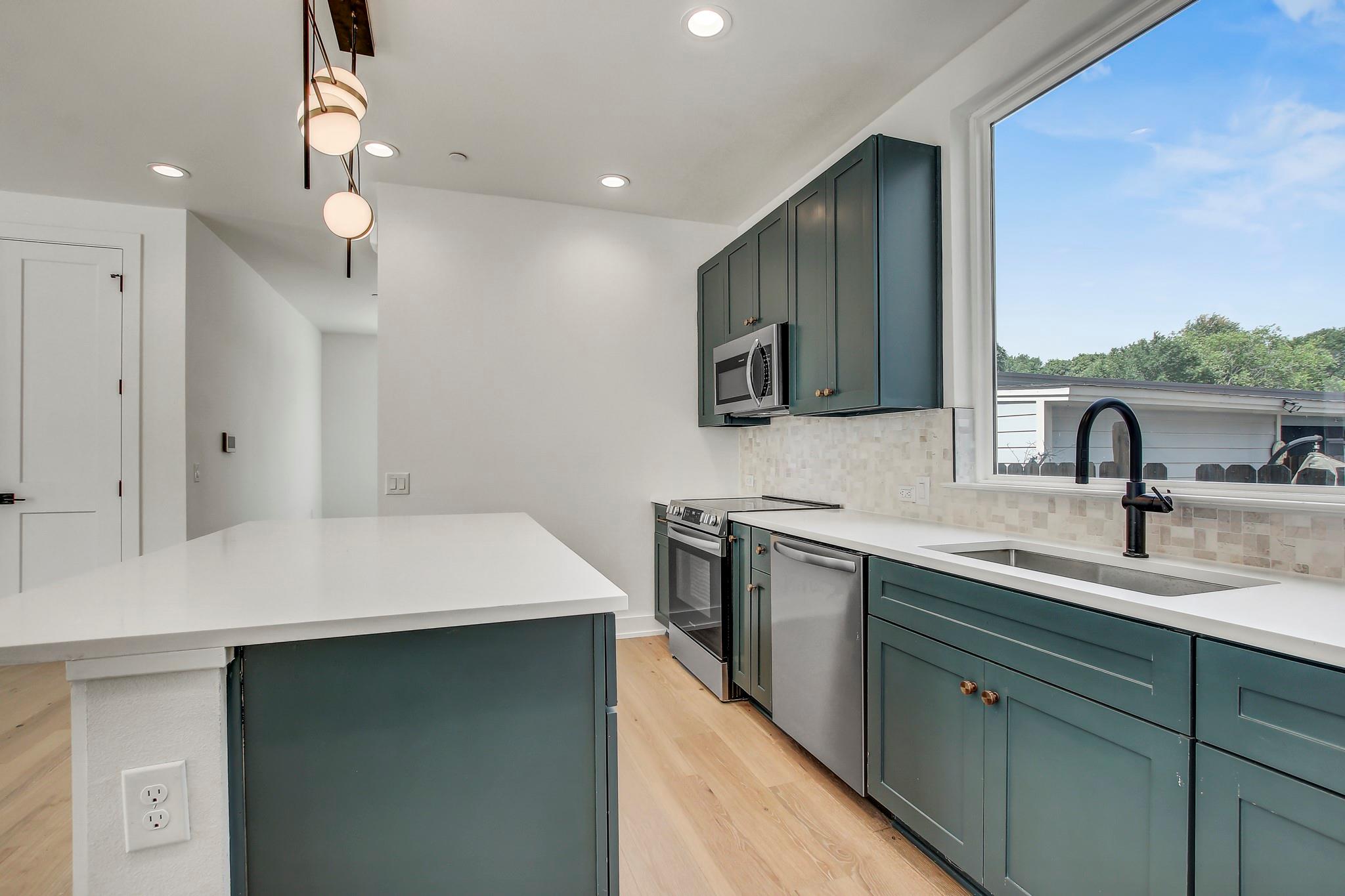 4127 E 12th Street Austin TX 78721