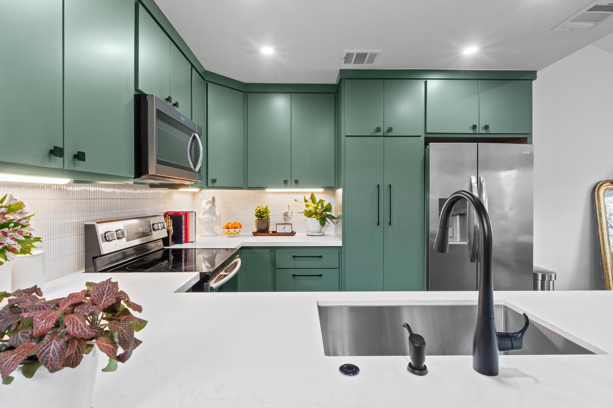 2528 Stoutwood Circle Austin TX 78745