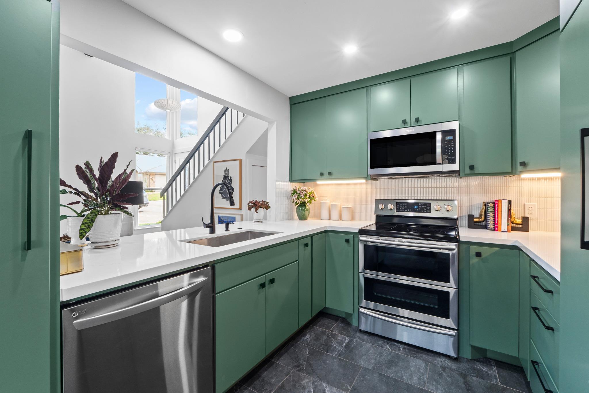 2528 Stoutwood Circle Austin TX 78745
