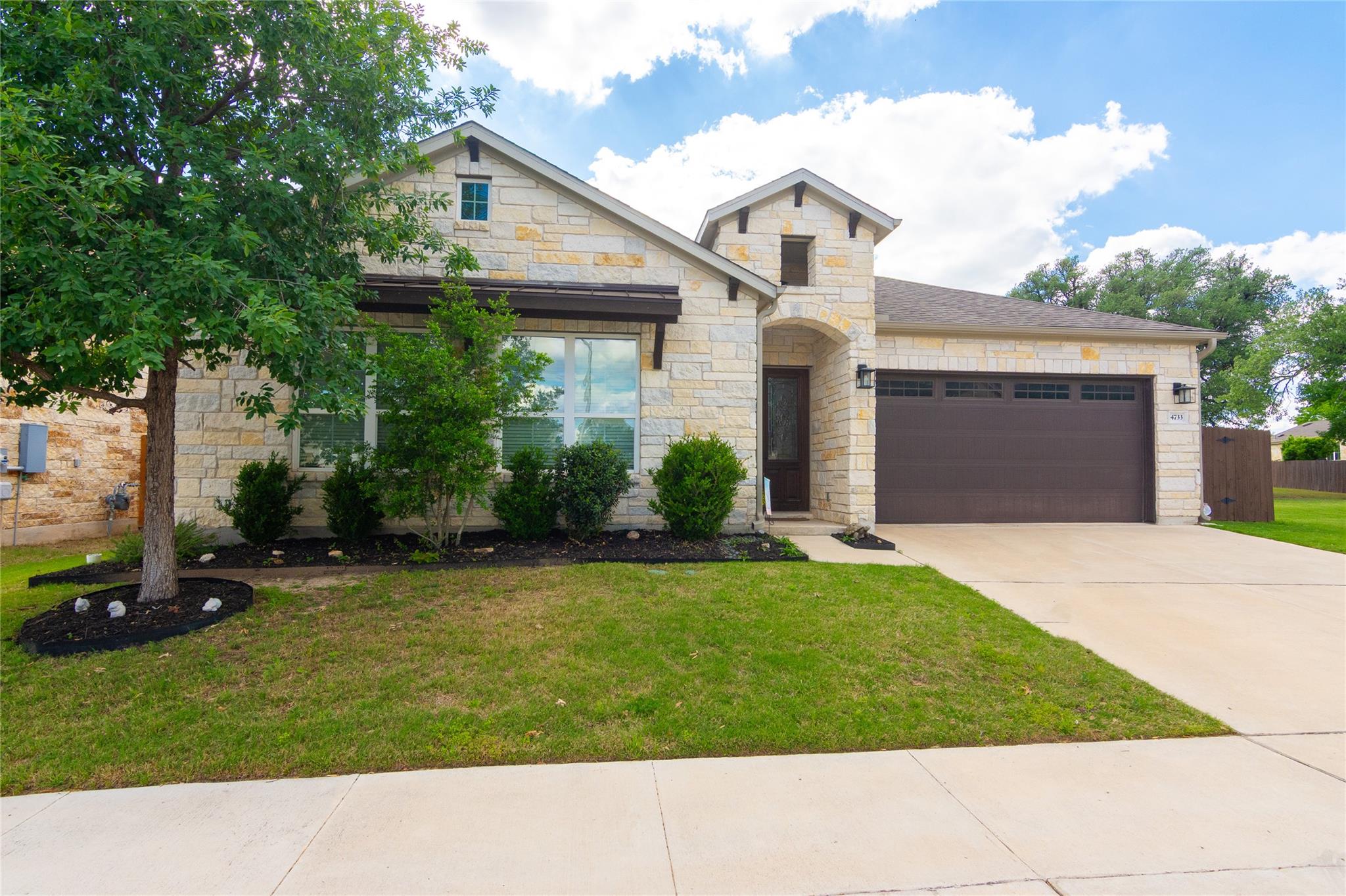 4733 Collins Street Round Rock TX 78681