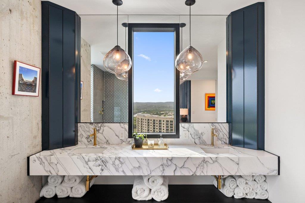 222 West Avenue Austin TX 78701