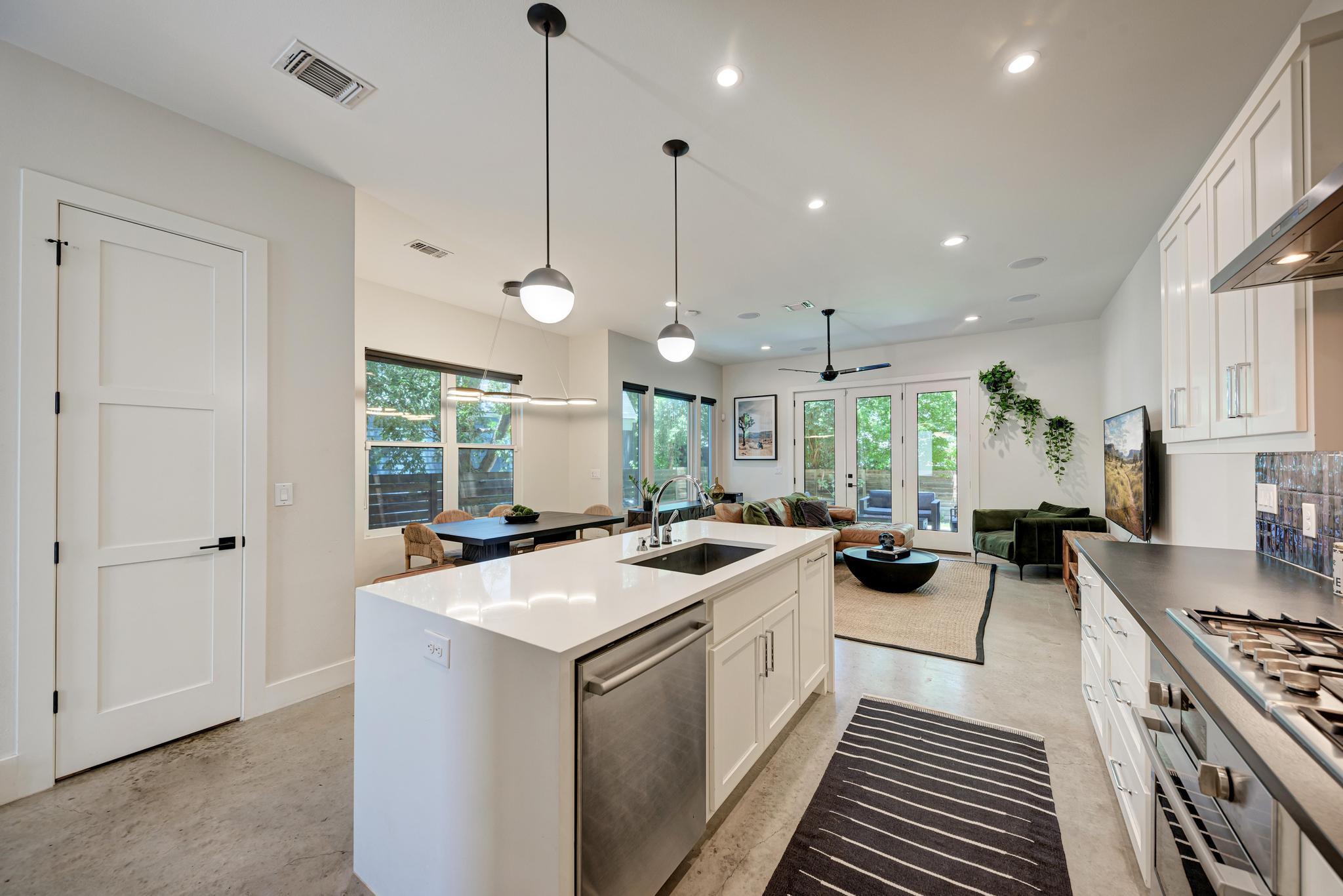 918 Cardinal Lane Austin TX 78704
