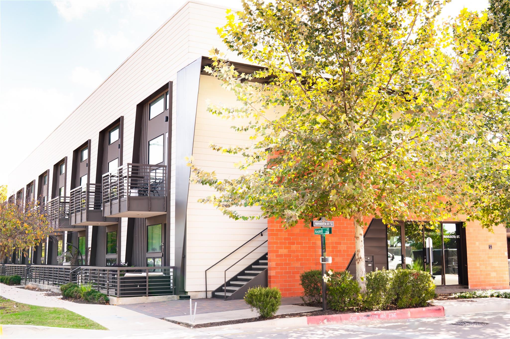 49 Navasota Street Austin TX 78702