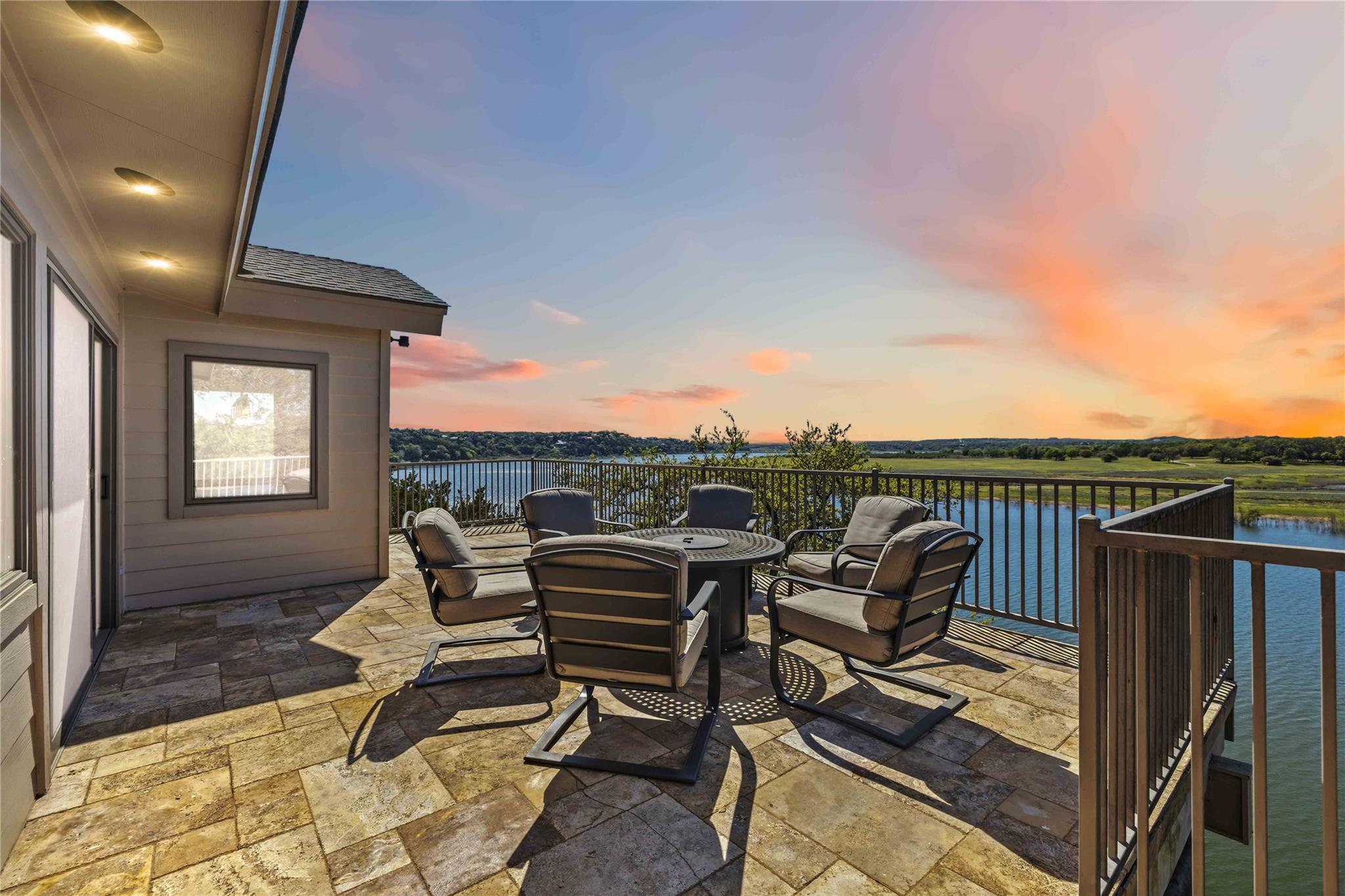 512 Harbor Drive Spicewood TX 78669