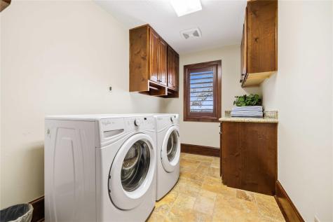 512 Harbor Drive Spicewood TX 78669