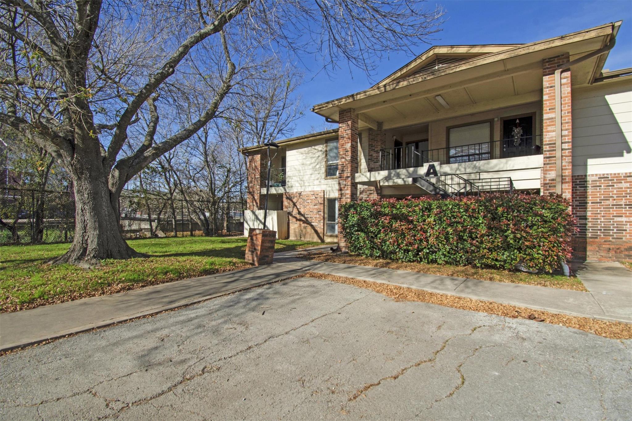 1705 Crossing Place Austin TX 78741