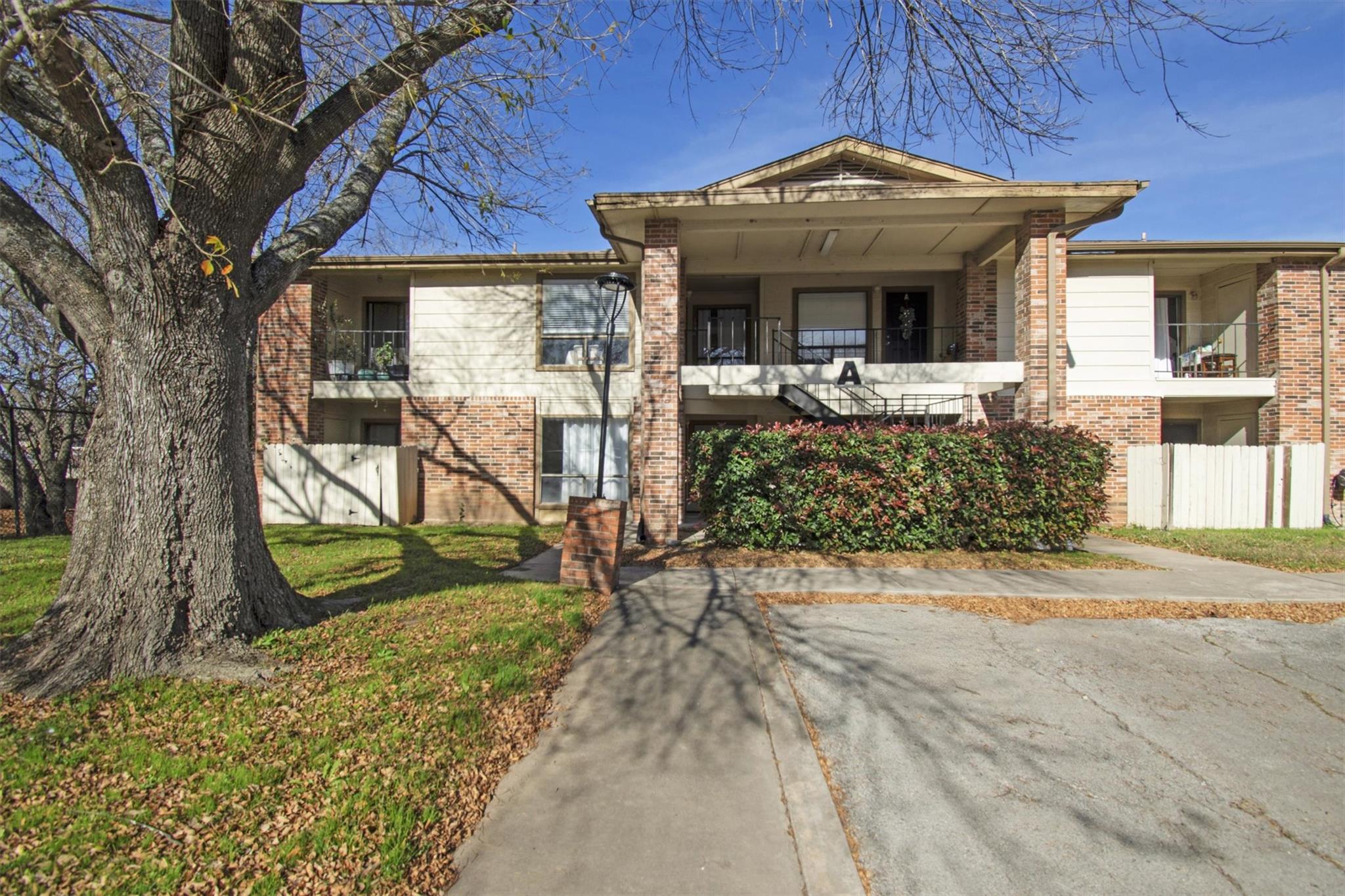 1705 Crossing Place Austin TX 78741