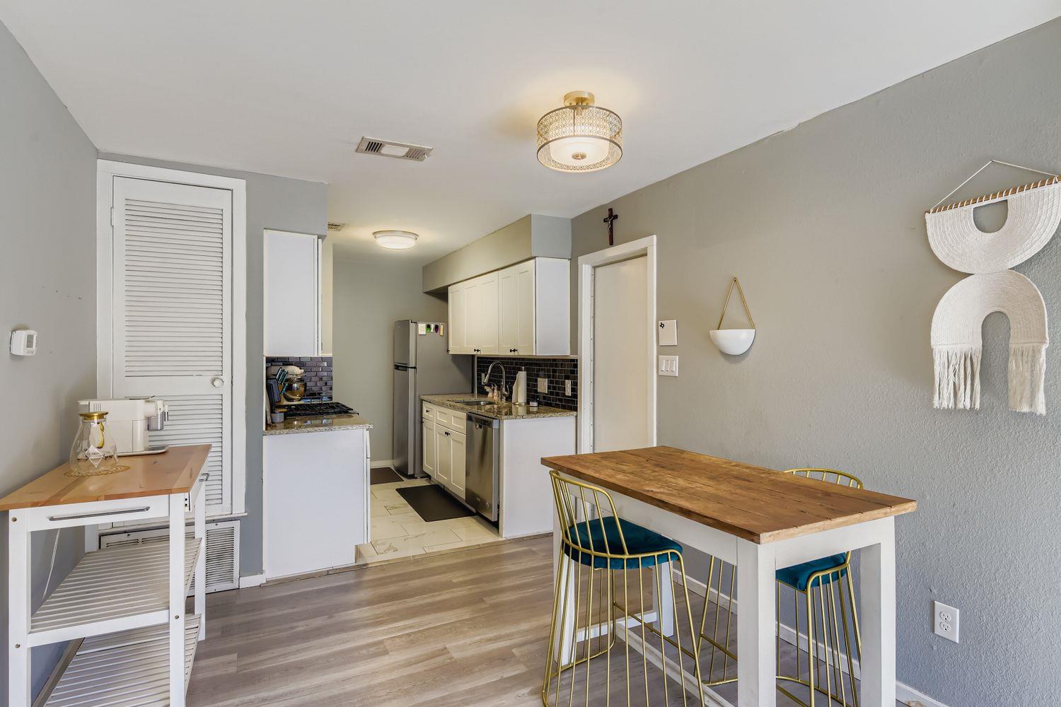 5922 Little Creek Trail Austin TX 78744