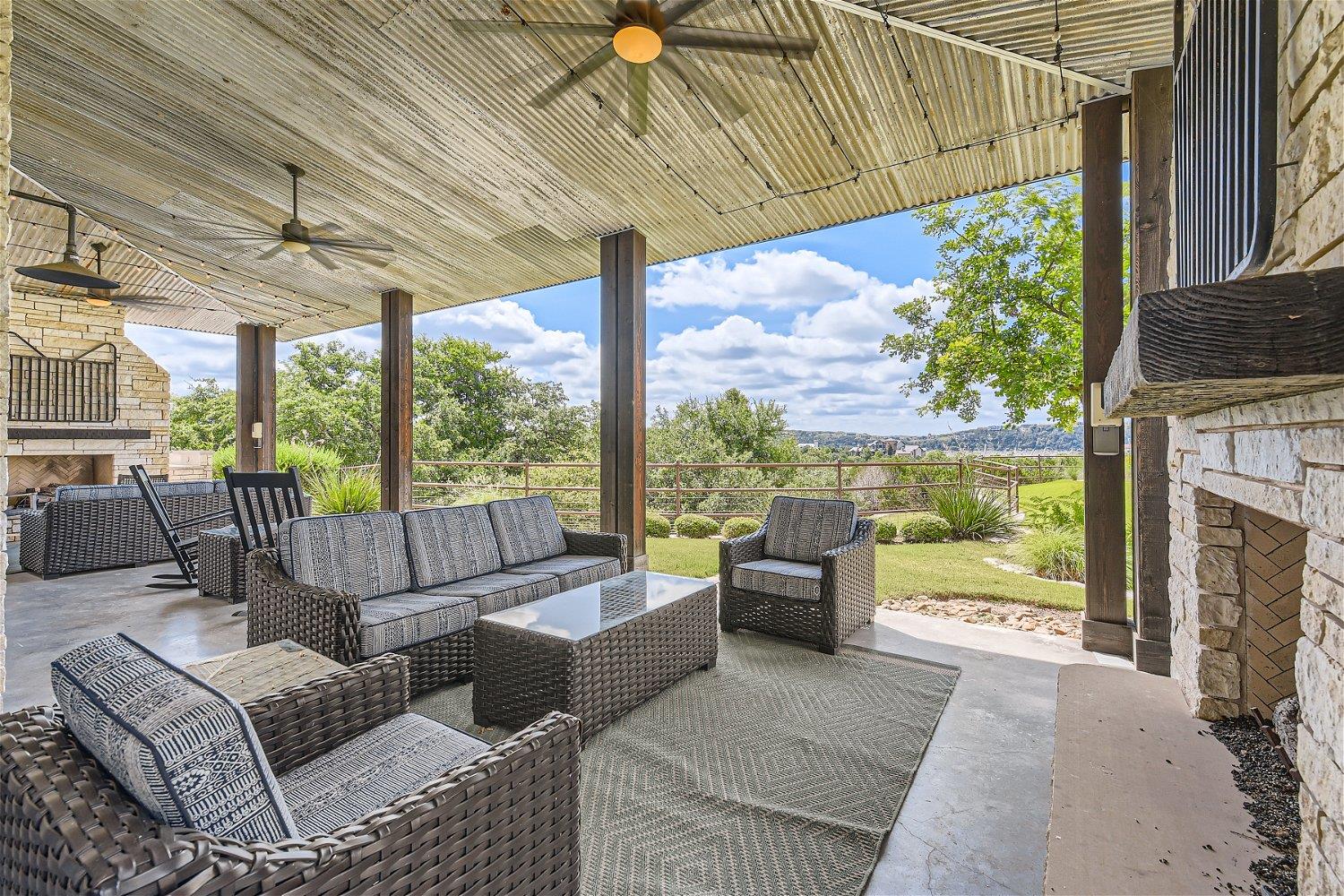 2113 Barbaro Way Spicewood TX 78669