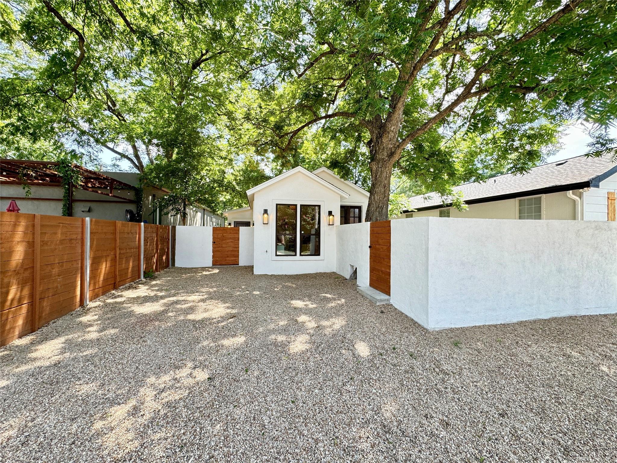 2519 E 4th Street Austin TX 78702