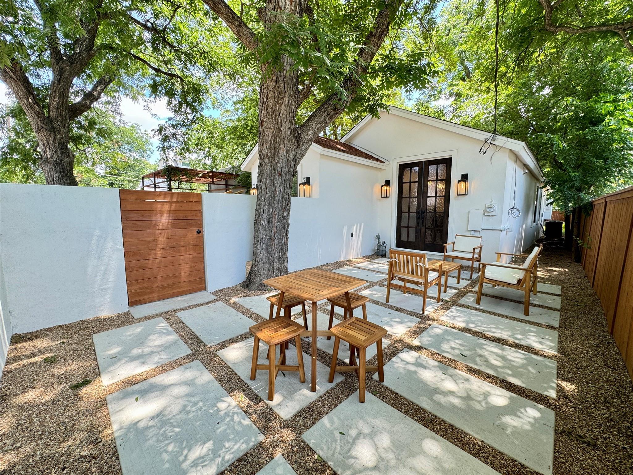 2519 E 4th Street Austin TX 78702
