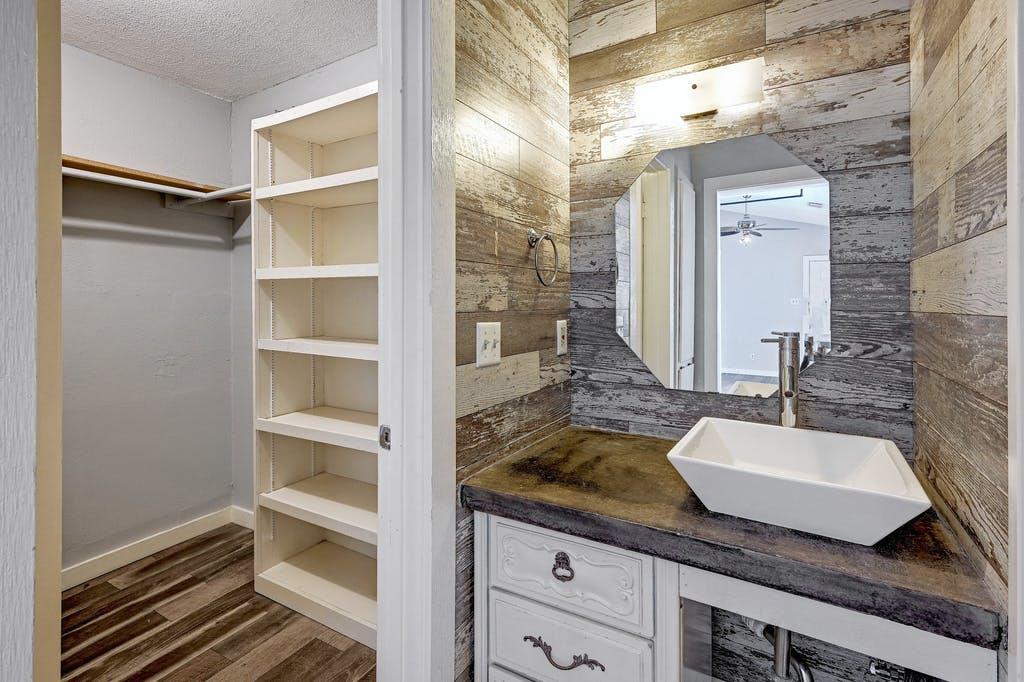 6903 Deatonhill Drive Austin TX 78745