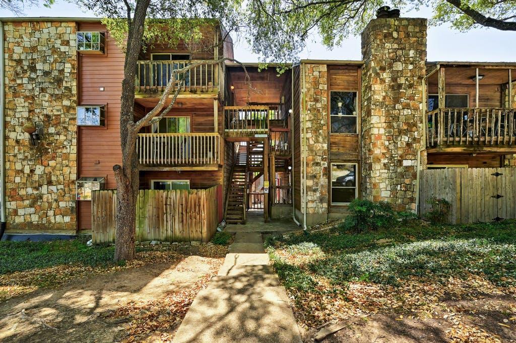6903 Deatonhill Drive Austin TX 78745