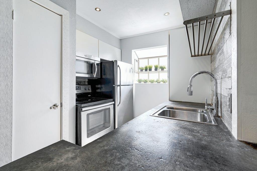 6903 Deatonhill Drive Austin TX 78745
