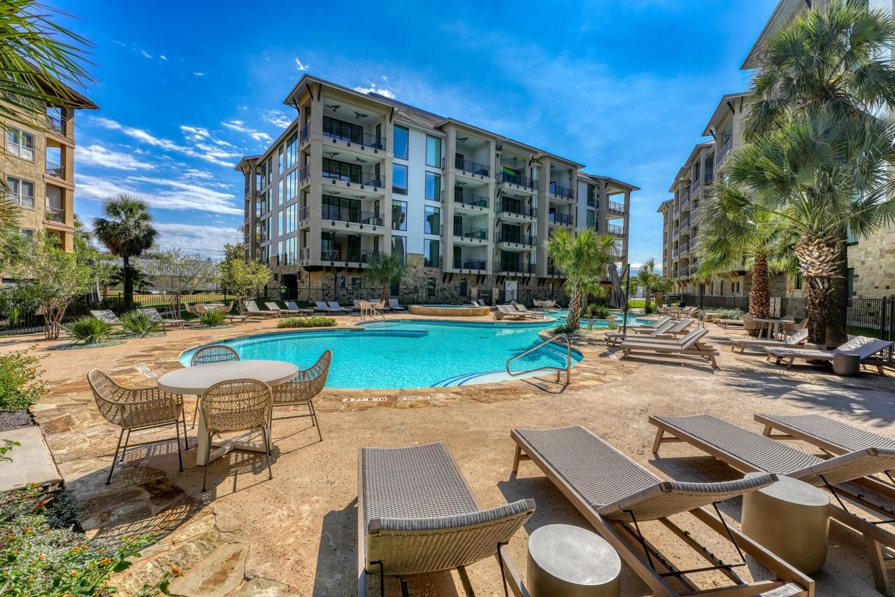 101 W Bank Horseshoe Bay TX 78657