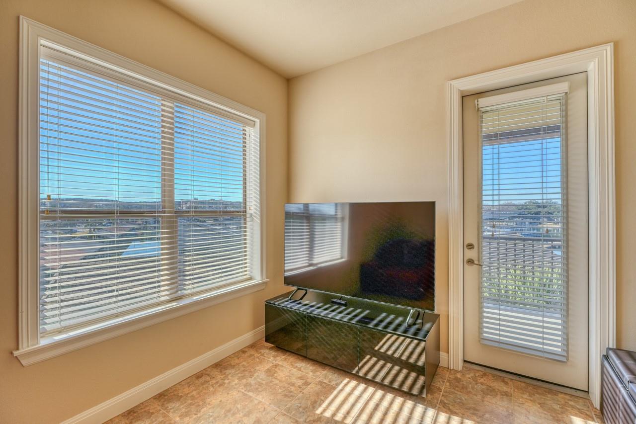 101 W Bank Horseshoe Bay TX 78657