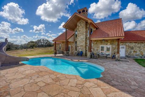 8256 S Us Highway 183 Briggs TX 78608
