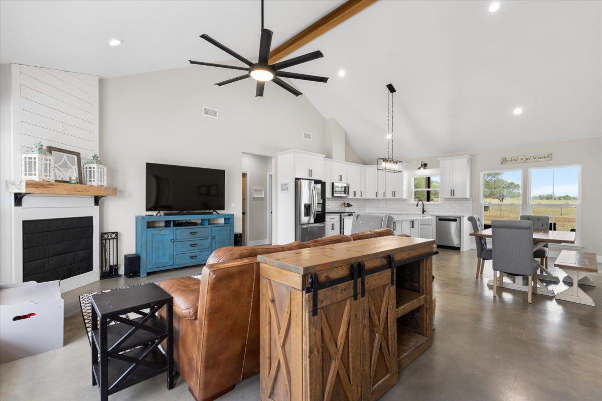 3389 Sparta Field Road Waelder TX 78959
