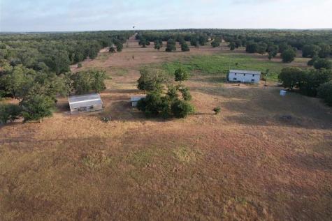 2542 County Road 306 Lexington TX 78947