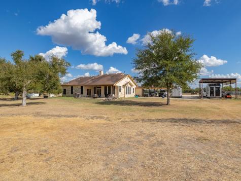 1801 County Road 470 Coupland TX 78615