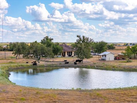 1801 County Road 470 Coupland TX 78615