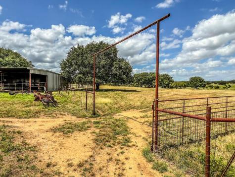 1220 County Road 225 Briggs TX 78608